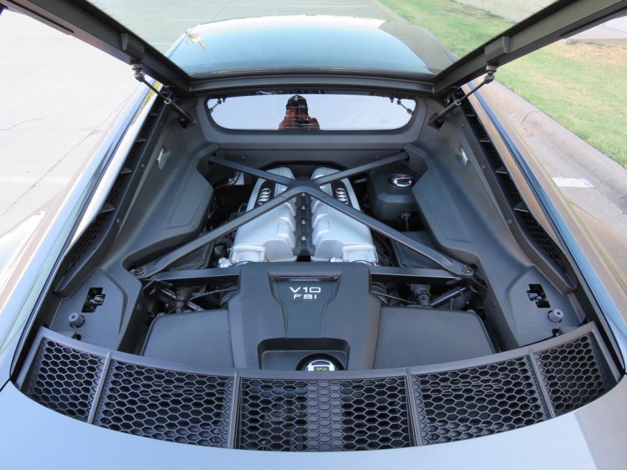 Моторный отсек Audi R8 RWS 2018 года  (фото 66 из 70)
